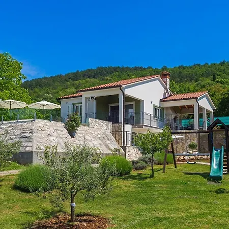 Paliska In Ripenda Kras Villa